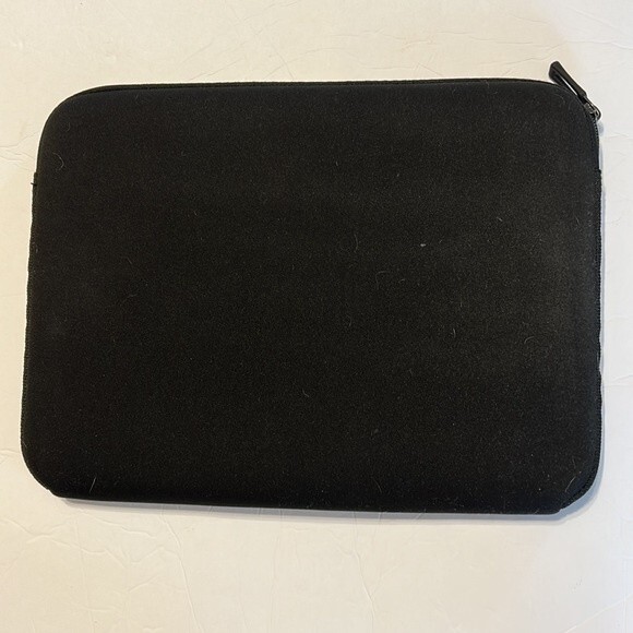 AMAZON BASICS Black Laptop Sleeve Case Top Loading Zip Up Slim Design Neoprene - Picture 3 of 7